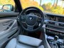 BMW 5-Serie 528i High Executive Aut. | Panorama | Luxe leder | Stoelverwarming | 18 inch | Trekhaak | Volledige Historie | NAP |