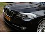 BMW 5-Serie 528i High Executive Aut. | Panorama | Luxe leder | Stoelverwarming | 18 inch | Trekhaak | Volledige Historie | NAP |