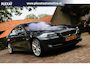 BMW 5-Serie 528i High Executive Aut. | Panorama | Luxe leder | Stoelverwarming | 18 inch | Trekhaak | Volledige Historie | NAP |