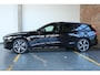 Volvo V60 T6 Plug-in hybrid AWD Plus Dark | Head-up Display | 360° Parkeercamera | Panoramadak | Stoelverwarming | 19'' Lichtmetalen velgen | Parkeersensoren voor + achter | Google Infotainment | Stuurwielverwarming |