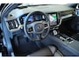 Volvo V60 T6 Plug-in hybrid AWD Plus Dark | Head-up Display | 360° Parkeercamera | Panoramadak | Stoelverwarming | 19'' Lichtmetalen velgen | Parkeersensoren voor + achter | Google Infotainment | Stuurwielverwarming |