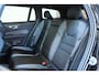 Volvo V60 T6 Plug-in hybrid AWD Plus Dark | Head-up Display | 360° Parkeercamera | Panoramadak | Stoelverwarming | 19'' Lichtmetalen velgen | Parkeersensoren voor + achter | Google Infotainment | Stuurwielverwarming |
