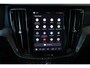Volvo V60 T6 Plug-in hybrid AWD Plus Dark | Head-up Display | 360° Parkeercamera | Panoramadak | Stoelverwarming | 19'' Lichtmetalen velgen | Parkeersensoren voor + achter | Google Infotainment | Stuurwielverwarming |