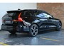 Volvo V60 T6 Plug-in hybrid AWD Plus Dark | Head-up Display | 360° Parkeercamera | Panoramadak | Stoelverwarming | 19'' Lichtmetalen velgen | Parkeersensoren voor + achter | Google Infotainment | Stuurwielverwarming |