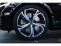 Volvo V60 T6 Plug-in hybrid AWD Plus Dark | Head-up Display | 360° Parkeercamera | Panoramadak | Stoelverwarming | 19'' Lichtmetalen velgen | Parkeersensoren voor + achter | Google Infotainment | Stuurwielverwarming |