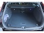 Volvo V60 T6 Plug-in hybrid AWD Plus Dark | Head-up Display | 360° Parkeercamera | Panoramadak | Stoelverwarming | 19'' Lichtmetalen velgen | Parkeersensoren voor + achter | Google Infotainment | Stuurwielverwarming |