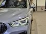 BMW X1 xDrive25e High Executive M-Sport | Panorama | 19” | Trekhaak | Camera | HUD | Stormbay metallic