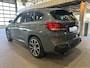 BMW X1 xDrive25e High Executive M-Sport | Panorama | 19” | Trekhaak | Camera | HUD | Stormbay metallic