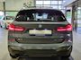 BMW X1 xDrive25e High Executive M-Sport | Panorama | 19” | Trekhaak | Camera | HUD | Stormbay metallic
