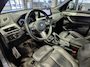 BMW X1 xDrive25e High Executive M-Sport | Panorama | 19” | Trekhaak | Camera | HUD | Stormbay metallic