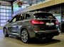 BMW X1 xDrive25e High Executive M-Sport | Panorama | 19” | Trekhaak | Camera | HUD | Stormbay metallic