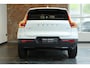 Volvo XC40 2.0 B4 Plus Dark | Trekhaak Semi-elektrisch | Adaptieve Cruise Control | Pilot Assist | Google Infotainment | Verwarmbare voorstoelen | Verwarmbaar stuurwiel | Blind Spot Information System | Verwarmbare voorruit | Parkeercamera | Parkeersensoren voor + achter |