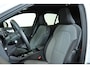 Volvo XC40 2.0 B4 Plus Dark | Trekhaak Semi-elektrisch | Adaptieve Cruise Control | Pilot Assist | Google Infotainment | Verwarmbare voorstoelen | Verwarmbaar stuurwiel | Blind Spot Information System | Verwarmbare voorruit | Parkeercamera | Parkeersensoren voor + achter |