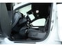 Volvo XC40 2.0 B4 Plus Dark | Trekhaak Semi-elektrisch | Adaptieve Cruise Control | Pilot Assist | Google Infotainment | Verwarmbare voorstoelen | Verwarmbaar stuurwiel | Blind Spot Information System | Verwarmbare voorruit | Parkeercamera | Parkeersensoren voor + achter |