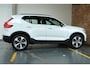 Volvo XC40 2.0 B4 Plus Dark | Trekhaak Semi-elektrisch | Adaptieve Cruise Control | Pilot Assist | Google Infotainment | Verwarmbare voorstoelen | Verwarmbaar stuurwiel | Blind Spot Information System | Verwarmbare voorruit | Parkeercamera | Parkeersensoren voor + achter |