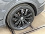 Volkswagen Tiguan 1.4 TSI eHybrid R-Line Business+ | Black Style | Urano Grey | ACC | Massage | CarPlay| Trekhaak | 20 Inch Suzuka
