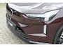 Volvo EX90 Twin Motor Performance 106 kWh Ultra Executive Edition 7p. | Mulberry Red Metallic | Nappa Leder met ventilatie Charcoal | Charcoal hemelbekleding | 22 inch Y-spaaks lichtmetalen velgen | Luchtvering | Bowers & Wilkins | Massagestoelen | Pilot Assist