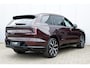 Volvo EX90 Twin Motor Performance 106 kWh Ultra Executive Edition 7p. | Mulberry Red Metallic | Nappa Leder met ventilatie Charcoal | Charcoal hemelbekleding | 22 inch Y-spaaks lichtmetalen velgen | Luchtvering | Bowers & Wilkins | Massagestoelen | Pilot Assist