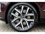 Volvo EX90 Twin Motor Performance 106 kWh Ultra Executive Edition 7p. | Mulberry Red Metallic | Nappa Leder met ventilatie Charcoal | Charcoal hemelbekleding | 22 inch Y-spaaks lichtmetalen velgen | Luchtvering | Bowers & Wilkins | Massagestoelen | Pilot Assist