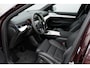 Volvo EX90 Twin Motor Performance 106 kWh Ultra Executive Edition 7p. | Mulberry Red Metallic | Nappa Leder met ventilatie Charcoal | Charcoal hemelbekleding | 22 inch Y-spaaks lichtmetalen velgen | Luchtvering | Bowers & Wilkins | Massagestoelen | Pilot Assist