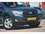 Toyota RAV4 2.2 D4D Linea Sol 1e eigenaar 150899 NAP dealeronderhouden laatste beurt bij 146223 km ECC navigatie 4x4 PDC cv elektrisch pakket ZEER NETTE AUTO!!!!