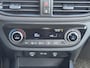 Hyundai i10 1.0 Premium Handgeschakeld / Fabrieksgarantie tot 10-2029 / Stuur en Stoel verwarming / Achteruitrijcamera / Navigatie via Apple Carplay/Android Auto / Cruise control / Airco /