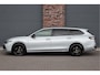 Volkswagen Passat Variant 1.5 eHybrid R-Line Edition | ACC | Panoramadak | Harman&Kardon | Massage | HUD | Trekhaak | iQ.Light | Stoelverwarming V+A | Zonnerollo's |