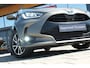 Toyota Yaris 1.5 Hybrid Dynamic Automaat | Apple CarPlay & Android Auto | Achteruitrijcamera | 4,2” digitaal instrumentenpaneel ‘Binocular’ | Ramen, elektrisch bedienbaar voor en achter | Smart Entry met startknop