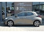 Toyota Yaris 1.5 Hybrid Dynamic Automaat | Apple CarPlay & Android Auto | Achteruitrijcamera | 4,2” digitaal instrumentenpaneel ‘Binocular’ | Ramen, elektrisch bedienbaar voor en achter | Smart Entry met startknop