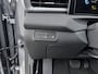 Volkswagen T-Roc 1.5 eTsi Life First Edition Zwenkbare trekhaak / Dodehoek detectie / Stuur en stoelverwarming / 17'' LMV Rijdende demonstratieauto, bezichtiging op afspraak