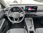 Volkswagen T-Roc 1.5 eTsi Life First Edition Zwenkbare trekhaak / Dodehoek detectie / Stuur en stoelverwarming / 17'' LMV Rijdende demonstratieauto, bezichtiging op afspraak
