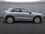 Volkswagen T-Roc 1.5 eTsi Life First Edition Zwenkbare trekhaak / Dodehoek detectie / Stuur en stoelverwarming / 17'' LMV Rijdende demonstratieauto, bezichtiging op afspraak