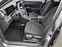 Volkswagen T-Roc 1.5 eTsi Life First Edition Zwenkbare trekhaak / Dodehoek detectie / Stuur en stoelverwarming / 17'' LMV Rijdende demonstratieauto, bezichtiging op afspraak