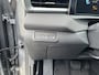 Volkswagen T-Roc 1.5 eTsi Life First Edition Zwenkbare trekhaak / Dodehoek detectie / Stuur en stoelverwarming / 17'' LMV Rijdende demonstratieauto, bezichtiging op afspraak
