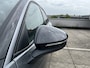 Volkswagen T-Roc 1.5 eTsi Life First Edition Zwenkbare trekhaak / Dodehoek detectie / Stuur en stoelverwarming / 17'' LMV Rijdende demonstratieauto, bezichtiging op afspraak