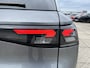 Volkswagen T-Roc 1.5 eTsi Life First Edition Zwenkbare trekhaak / Dodehoek detectie / Stuur en stoelverwarming / 17'' LMV Rijdende demonstratieauto, bezichtiging op afspraak
