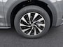 Volkswagen T-Roc 1.5 eTsi Life First Edition Zwenkbare trekhaak / Dodehoek detectie / Stuur en stoelverwarming / 17'' LMV Rijdende demonstratieauto, bezichtiging op afspraak