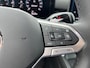 Volkswagen T-Roc 1.5 eTsi Life First Edition Zwenkbare trekhaak / Dodehoek detectie / Stuur en stoelverwarming / 17'' LMV Rijdende demonstratieauto, bezichtiging op afspraak