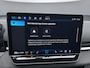 Volkswagen T-Roc 1.5 eTsi Life First Edition Zwenkbare trekhaak / Dodehoek detectie / Stuur en stoelverwarming / 17'' LMV Rijdende demonstratieauto, bezichtiging op afspraak