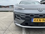 Volkswagen T-Roc 1.5 eTsi Life First Edition Zwenkbare trekhaak / Dodehoek detectie / Stuur en stoelverwarming / 17'' LMV Rijdende demonstratieauto, bezichtiging op afspraak