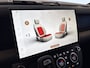 Land Rover Defender 110 P300e 110 Dynamic SE Edition | Panoramadak | Trekhaak | Cold Climate Pack