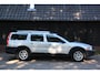 Volvo XC70 2.4 D5 Momentum Camera/Navigatie/Leer/Apk 06-2027