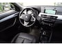BMW X2 SDrive20i High Executive Autom Leder Stoelverw Navi Camera Clima Head-Up LED Kopl Cruise 2x PDC LMV 18 Trekh ENZ NL Auto.
