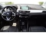BMW X2 SDrive20i High Executive Autom Leder Stoelverw Navi Camera Clima Head-Up LED Kopl Cruise 2x PDC LMV 18 Trekh ENZ NL Auto.