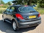 Peugeot 207 1.4 VTi XS Pack 5-Drs ECC Audio-CD/MP3 Electric pakket LMV 15" Colorpakket ParrotABS Cruise Dealeronderhoud Nw Apk!