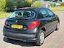 Peugeot 207 1.4 VTi XS Pack 5-Drs ECC Audio-CD/MP3 Electric pakket LMV 15" Colorpakket ParrotABS Cruise Dealeronderhoud Nw Apk!