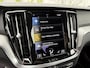 Volvo S60 2.0 B4 R-Design | Trekhaak | Harman Kardon Audio | Achteruitrijcamera | Parkeersensoren | Sportstoelen | Keyless Entry | Navigatie | Apple Carplay | Android Auto