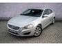 Volvo S60 1.6 T3 Kinetic | Trekhaak | RTI Navigatie | High Performance Audio | Parkeersensoren | Climate Control | Cruise Control | Lichtmetalen Velgen | Goed Onderhouden