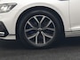 Volkswagen Passat Variant 1.4 TSI GTE Business PHEV 218pk Dealer O.H. | Adaptive Cruise | Camera | Voorstoelen Verwarmd | Apple Carplay | Navigatie | DAB | Park Assist | Draadloze Telefoonlader | IQ Drive | Plug In Hybrid |