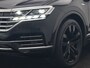 Volkswagen Touareg 3.0 TSi eHybrid 4MOTION PHEV 381pk Dealer O.H | Luchtvering | Trekhaak Af Fabriek | Panodak | Adaptive Cruise | Matrix LED | Lederen Sportstoelen Memory & Verwarmd | Keyless | Apple Carplay | Virtual | Navigatie | DAB | 21"L.M | Plug In Hybrid |